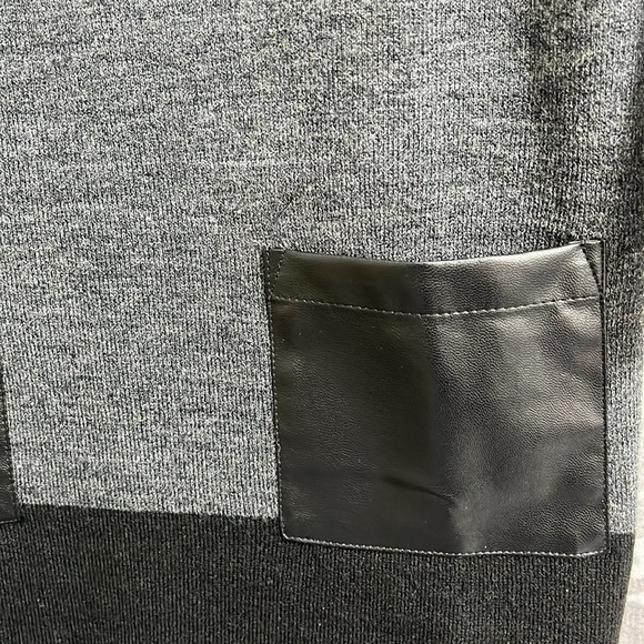 ⭐️ Reitman's Gray & Black Colourblock Sweater Dress- size Medium - Picture 7 of 7